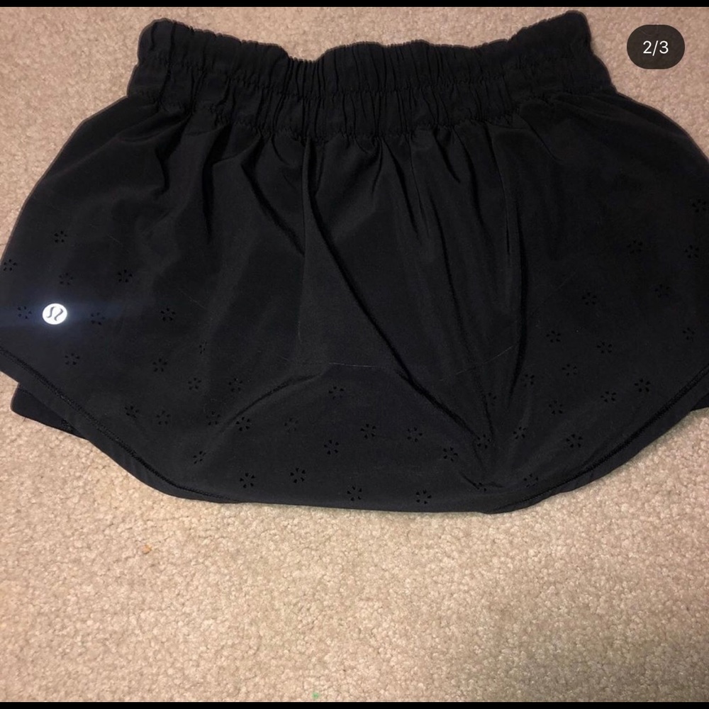 Lululemon skort - black , like new !!